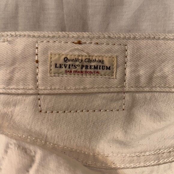 LEVI’S 28 501 High Rise Button Fly Ivory Distressed Raw Fringe Hem Denim Shorts - Picture 9 of 14